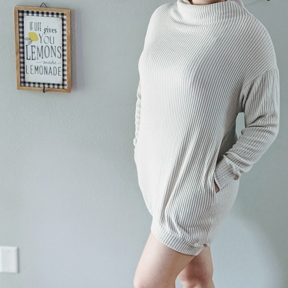 Soft ivory dress w/ pockets